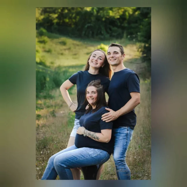 Une tata ravie ! 🕺

C'est Cloé qui a tenu a réaliser une séance photo en famille à l'occasion de l'arrivée de son/sa futur.e neveu/nièce , et c'est chose faite ! 

Voir davantage de photos de famille sur : https://www.noeliadelordphotographe.com/famille/